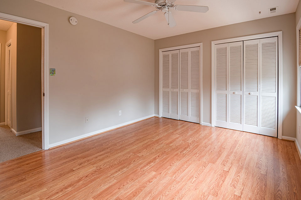 What Is the Best Way to Clean and Deodorize Vinyl Flooring